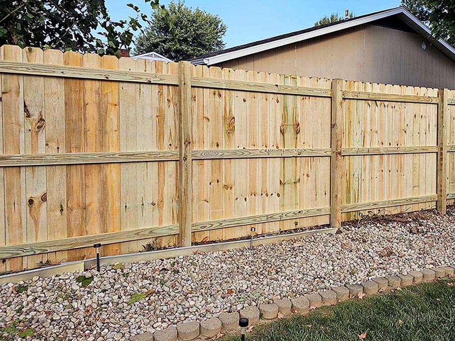 Powell OH stockade style wood fence