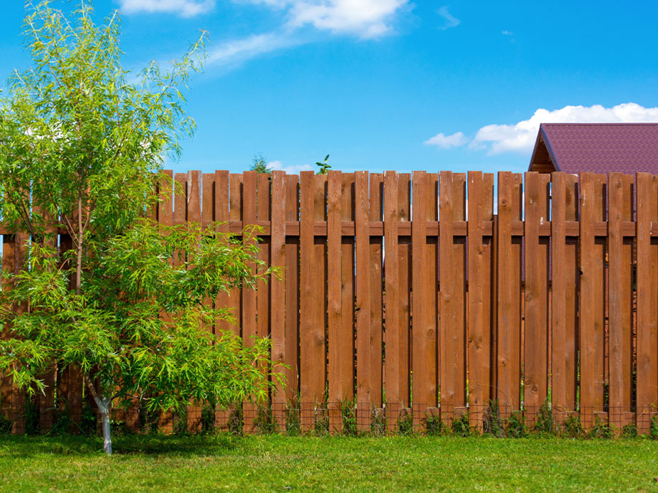Sevierville TN Shadowbox style wood fence
